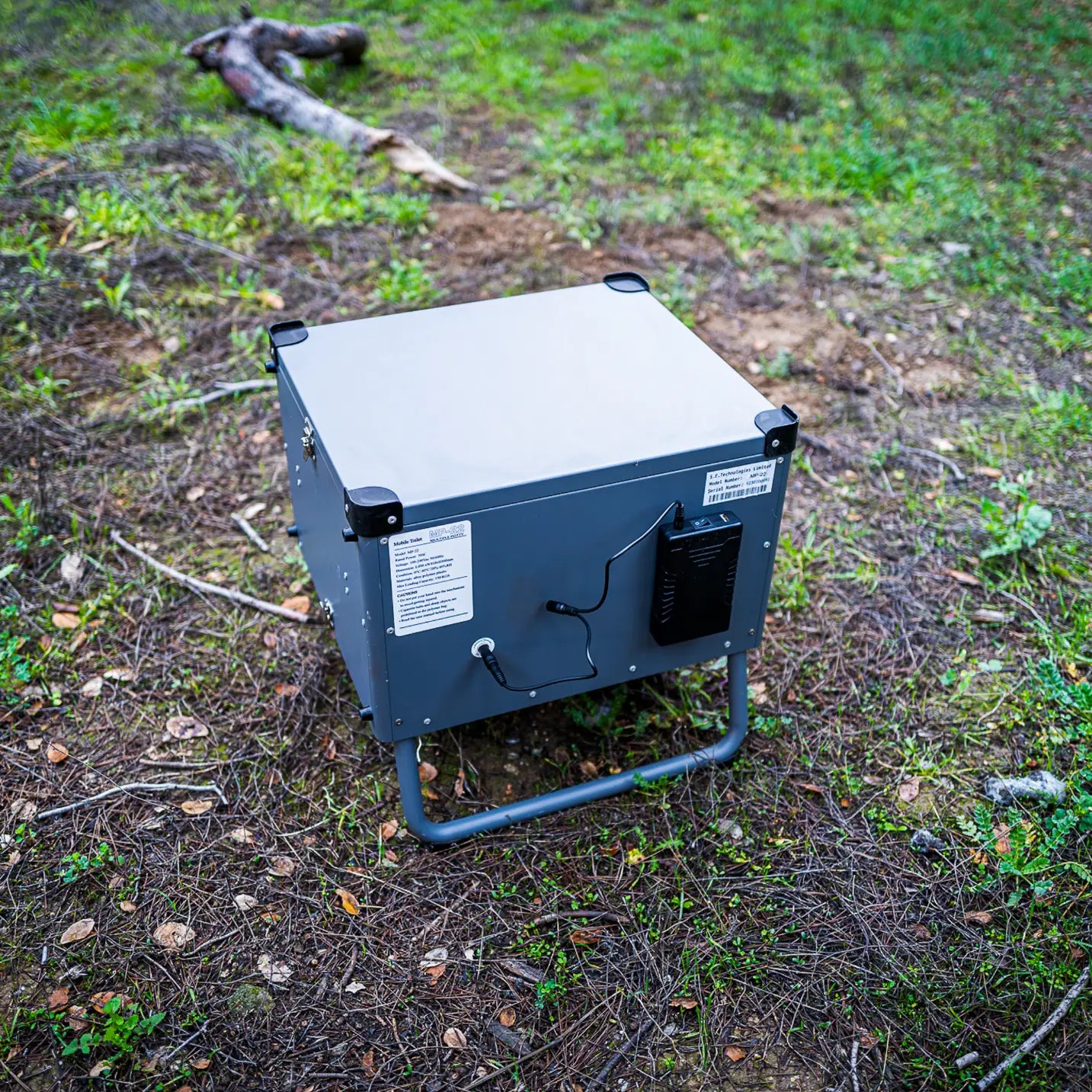 Automatic mobile toilet with handle, compact design and visible controls, for portable hygiene convenience.