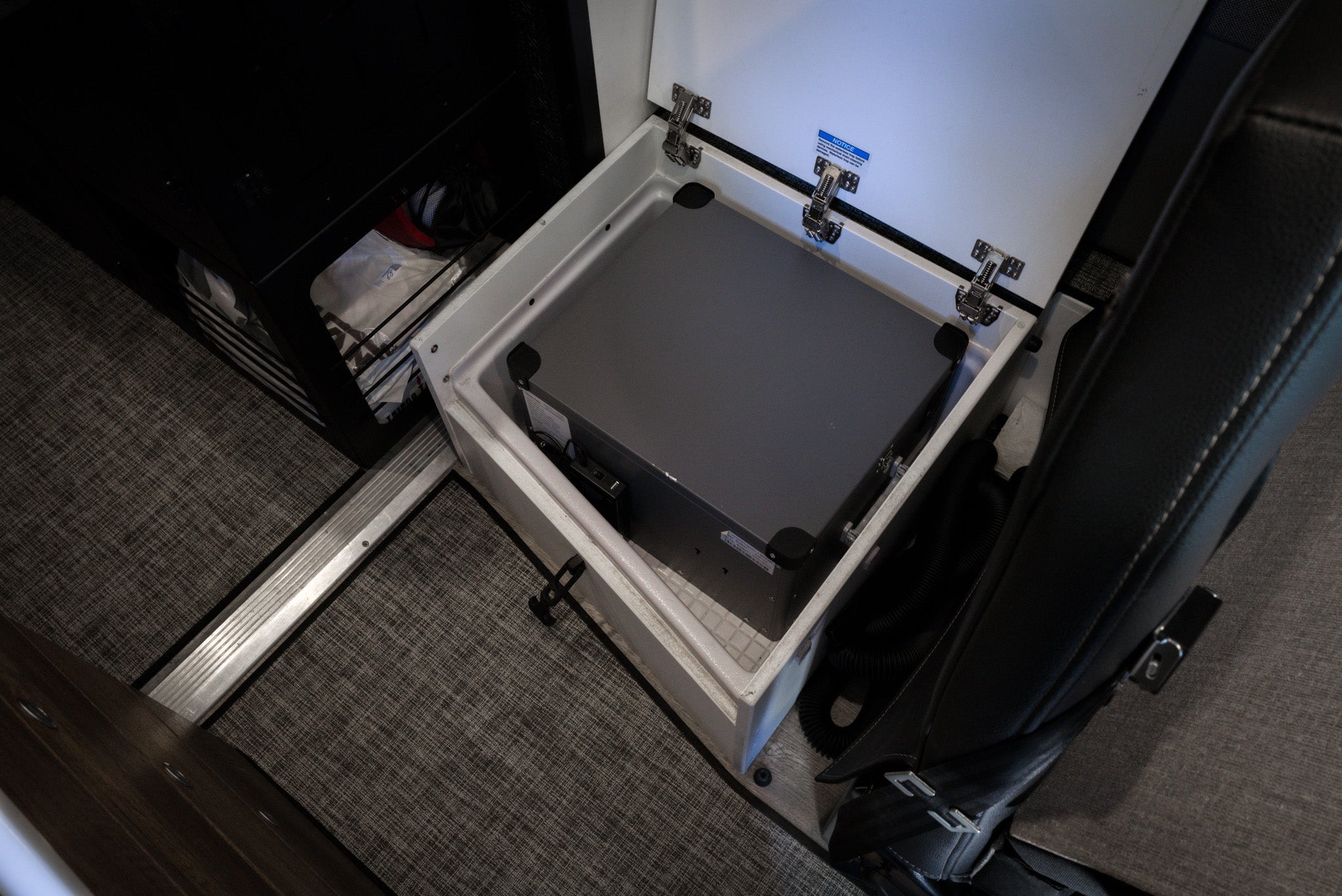 Automatic mobile toilet with handle and cover, suitable for portable sanitation needs.