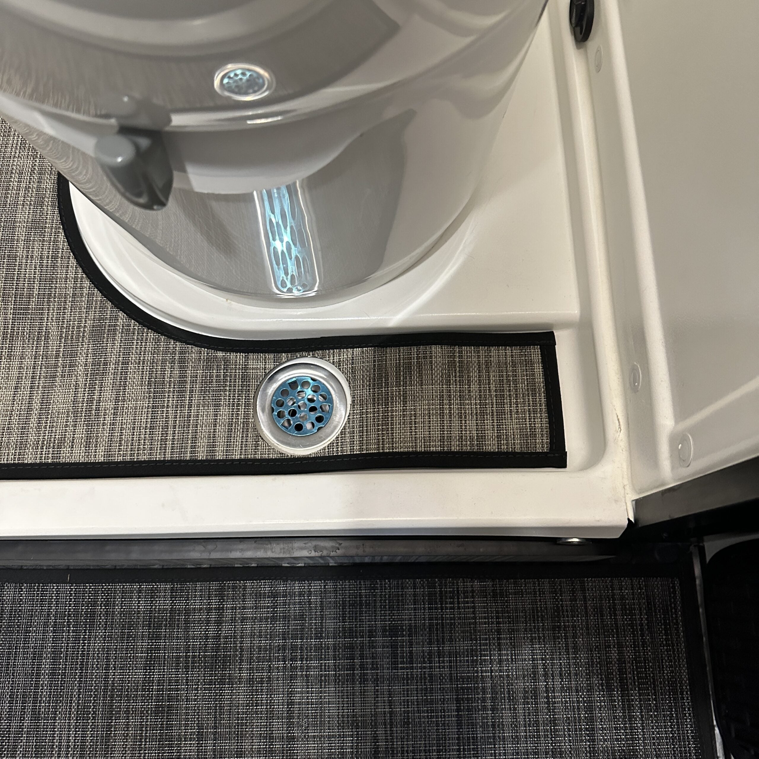 INHABIT Shower Mat for the 21/22/23 Revel