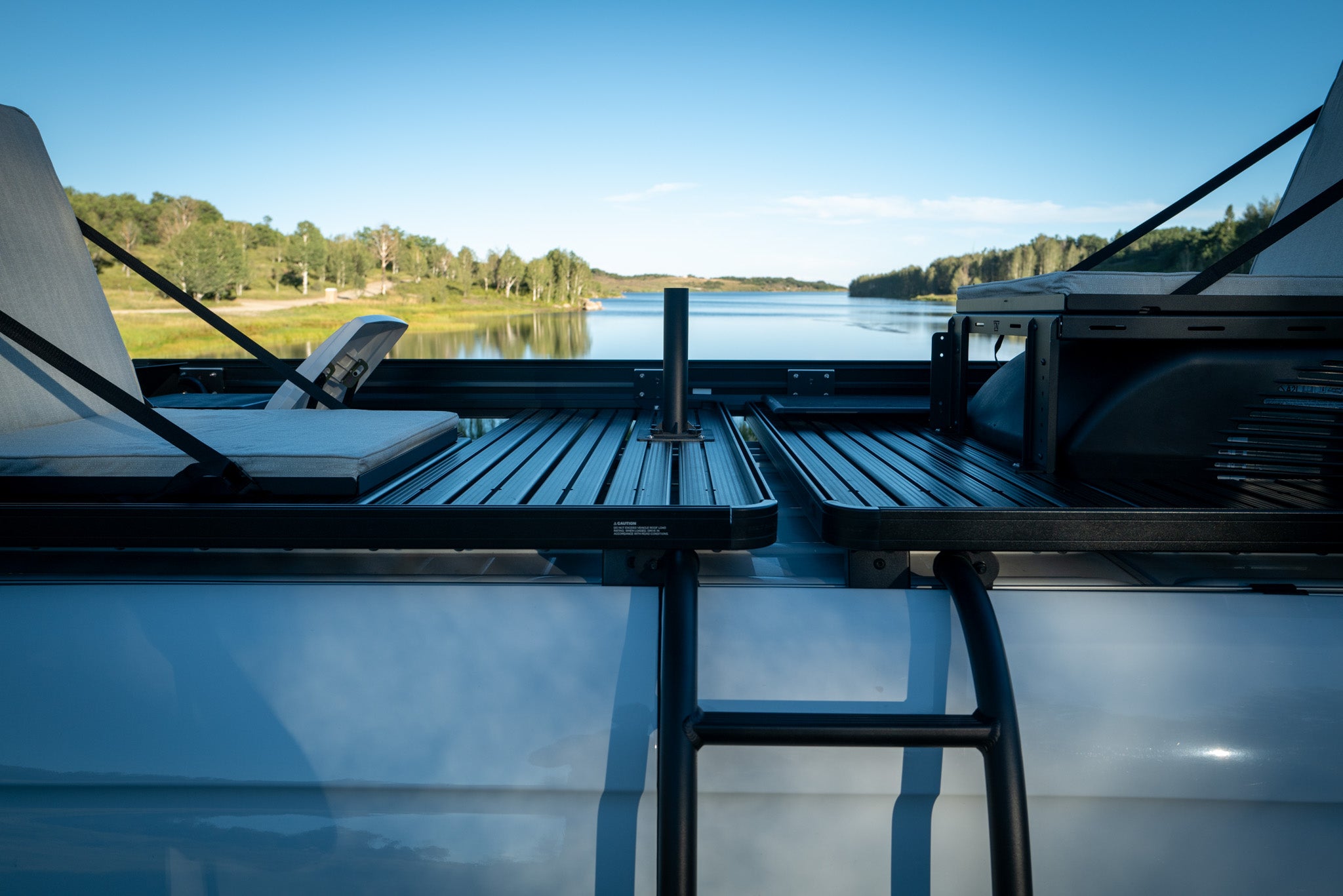 Rooftop seating system with umbrella stand