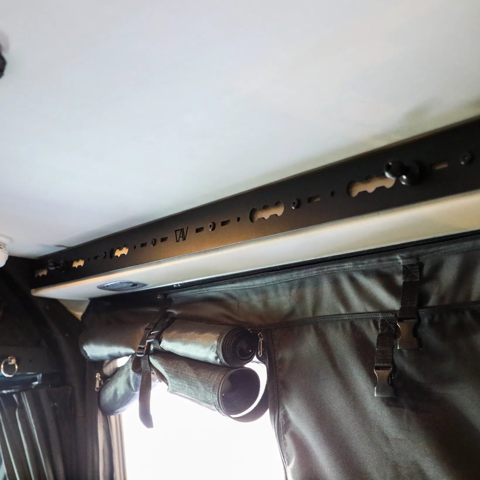 Airline L-Track Pro for Overhead Sliding Door Storyteller Overland Mode