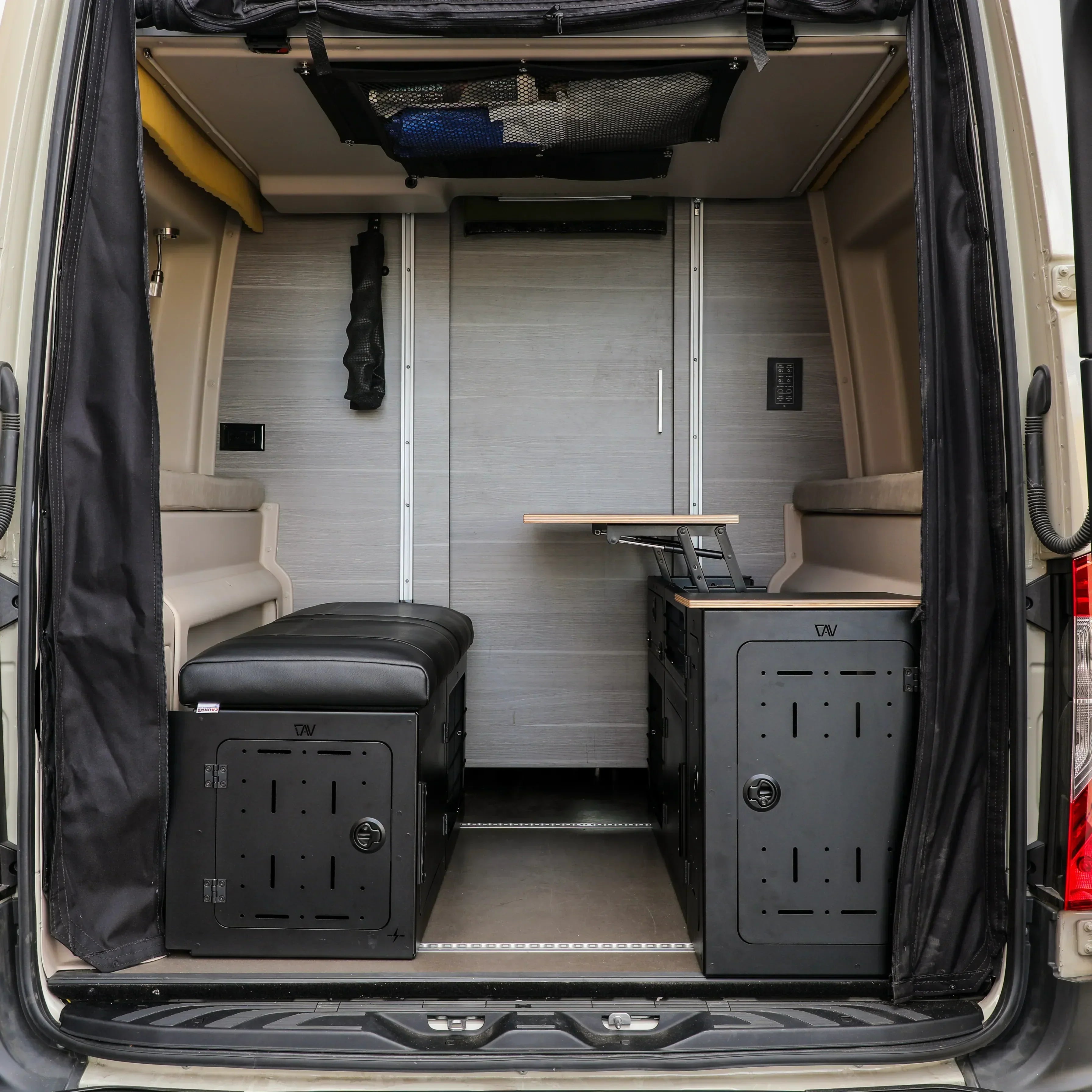 GLSS™ Passenger PRO - With Pull Out Desk and H2O Box For Tiffin GH1