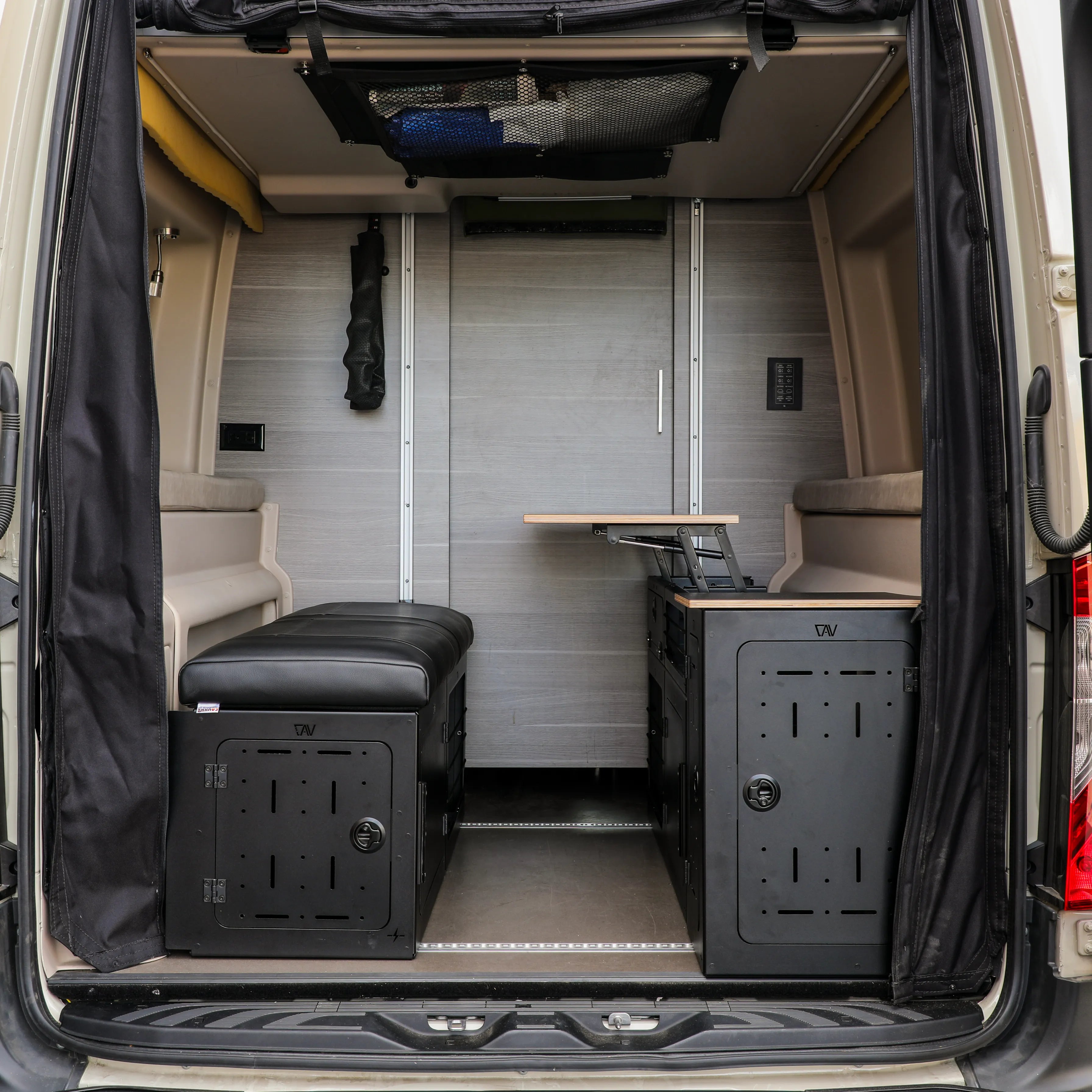 GLSS™ Passenger PRO - With Pull Out Desk and H2O Box