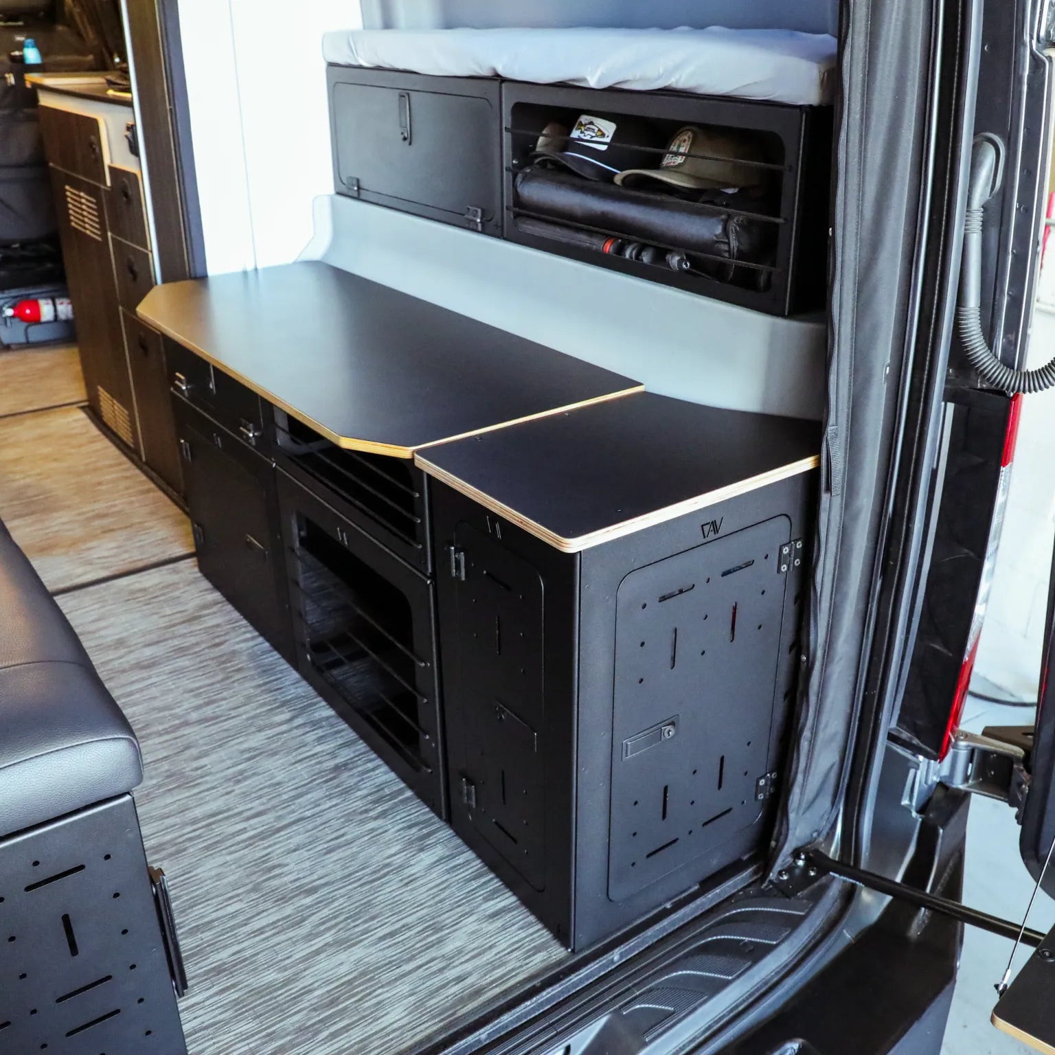 GLSS™ Passenger PRO - With Pull Out Desk and H2O Box For Revel 21+