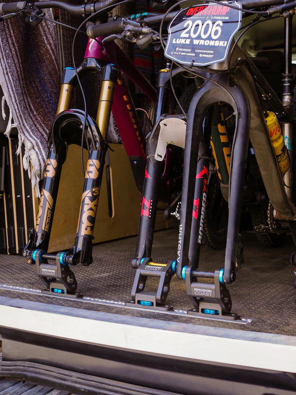 Mtb fork clamp outlet